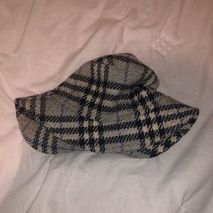 Burberry bucket hat